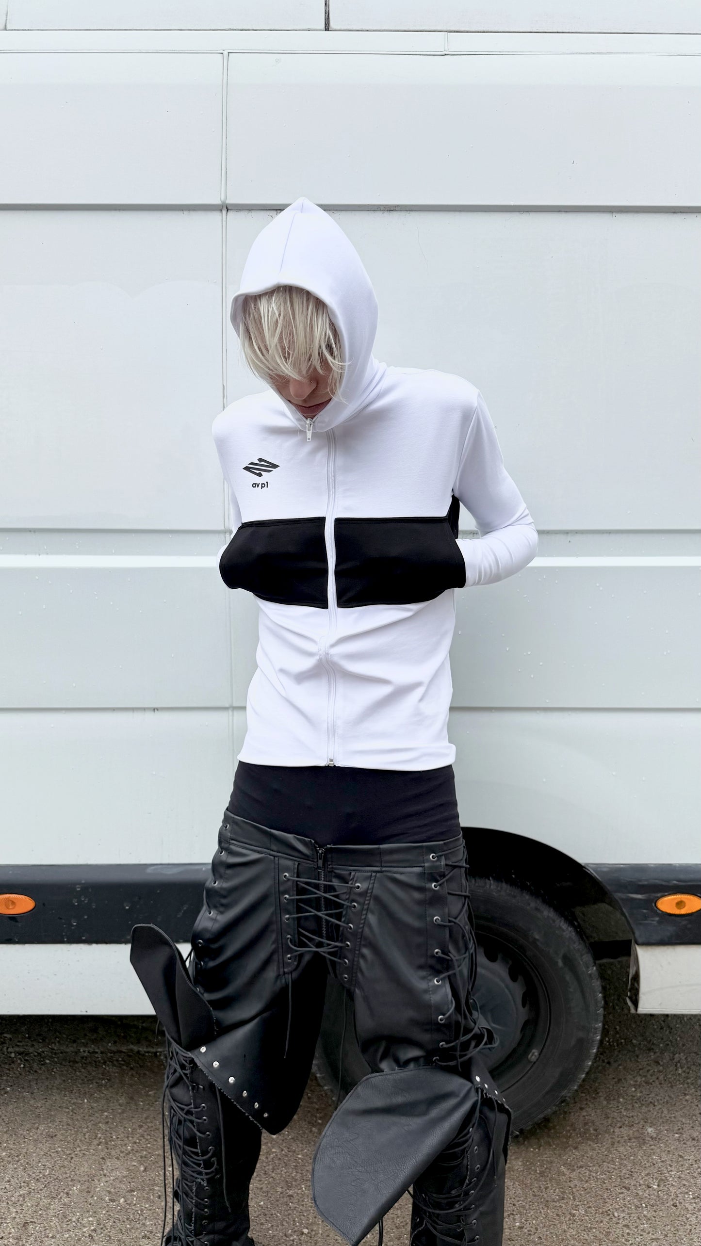SLIM FIT ZIP HOODIE